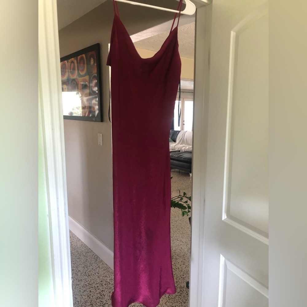 Forever 21 Dress Women SMALL Red/ burgundy Mid Fitted Bodycon, silk dress, NWT